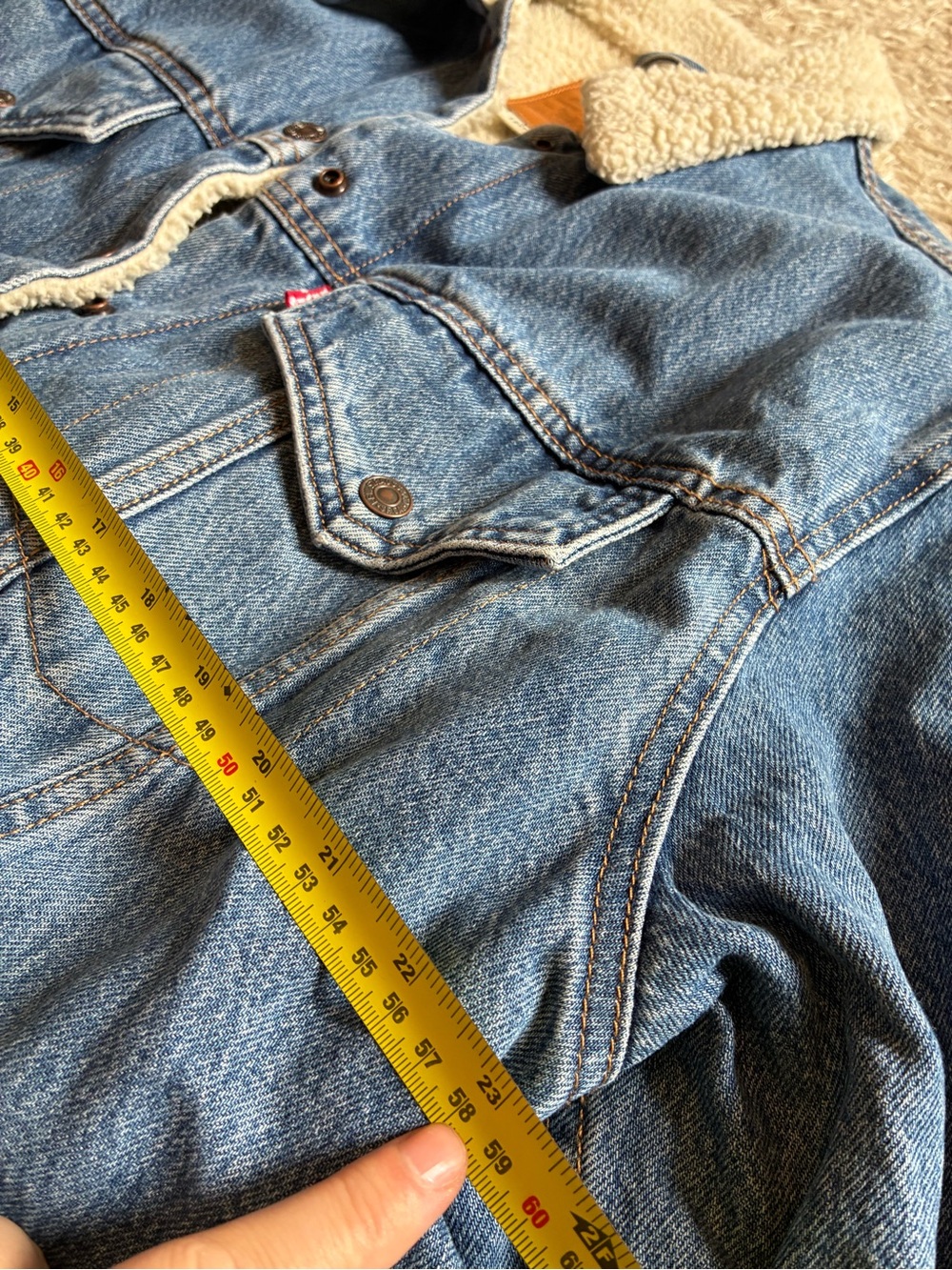 Levi's Premium Lengthened Sherpa Lined Denim Trucker Jacket - Picture 10 of 12